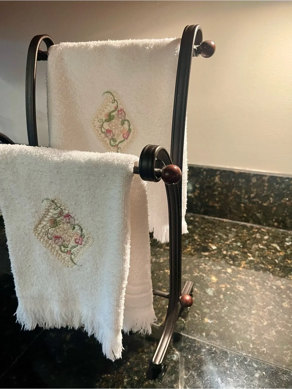Two-tier towel stand